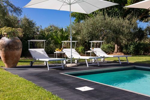 Villa Mazzaforno Villa in Cefalù, Sizilien, Italien mit privatem Pool für 7 Personen. Das Haus befindet sich in einem Wohngebiet am Strand, in der Nähe von Restaurants, Bars, einem Tennisplatz und 500 m vom Strand Mazzaforno entfernt....
