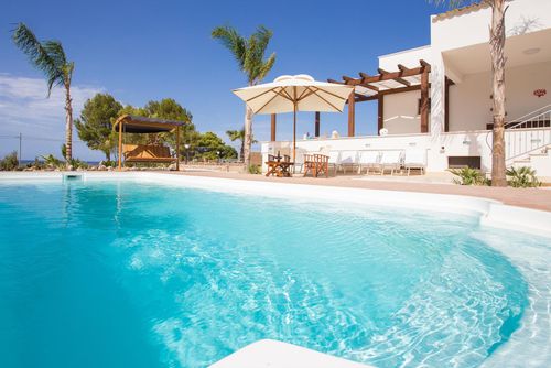 Villa Aronica Villa with private pool in San Vito Lo Capo, Sicily, Italy for 16 persons. The house is situated in a residential beach area, close to restaurants and bars, shops, supermarkets and a tennis court, 200 m from San Vito Lo Capo beach and 0....