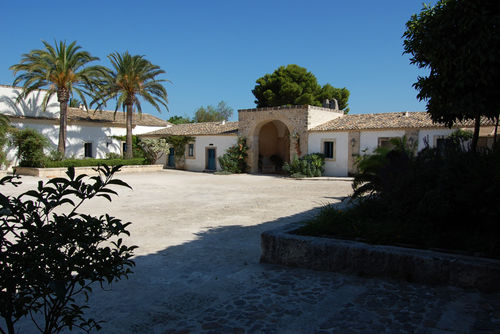 Villa Feudale Luxusvilla mit privatem Pool in Brucoli, Sizilien, Italien, für 24 Personen. Die Villa befindet sich in einer Küsten- und ländlichen Gegend....