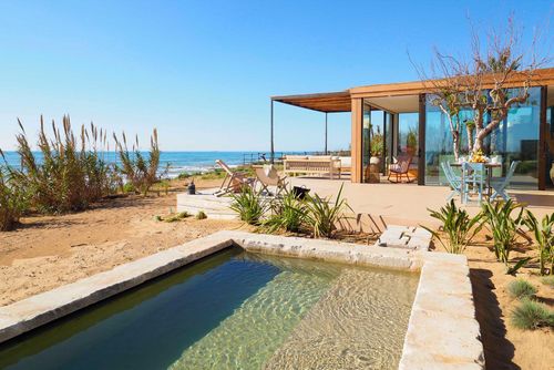 Villa Dalle Sirene Villa with heated pool in Pozzallo-Santa Maria Focallo, Sicily, Italy for 4 persons. The house is situated 25 metres from the beach and 10 kilometres from Pozzallo....