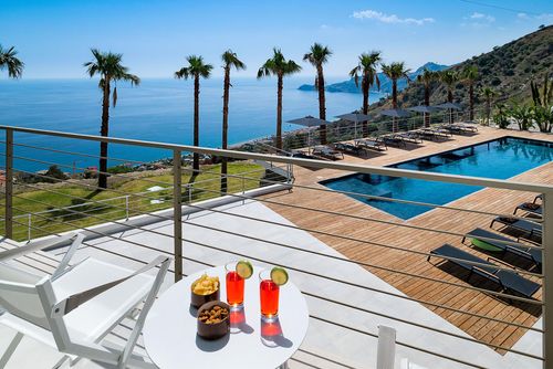 Villa Tauro Luxuriöse Villa in Letojanni, Sizilien, Italien mit privatem Pool für 14 Personen. Die Villa befindet sich in einem hügeligen Strandgebiet und ist 3 km von Letojanni und 2 km vom Sandstrand entfernt....