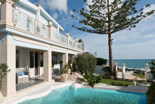 Villa La Favorita Villa with heated pool in Fontane Bianche, Sicily, Italy for 14 persons. The house is situated in a residential beach area, 25 m from direct access to the rocky beach and sea, and 1 km from the sandy beach 500 m away....