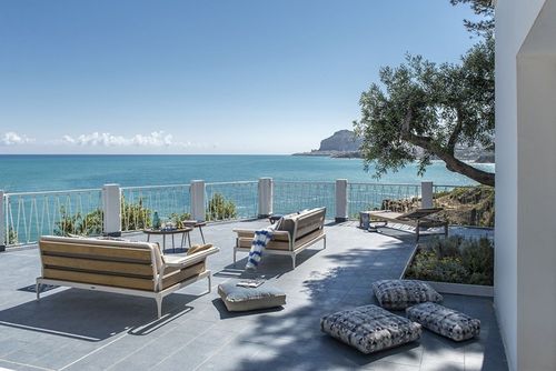 Villa Elaia Villa in Cefalù, Sicily, Italy with private pool for 16 persons. The house is situated in a residential beach area, 500 m from the beach and 25 m from direct access to the sea....