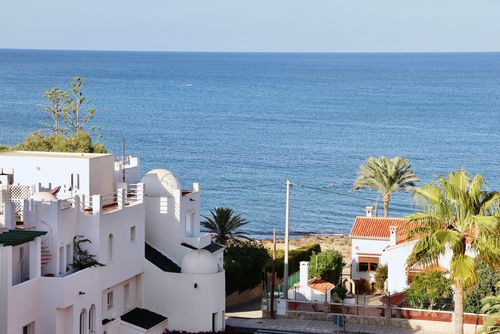 Golden Paradise 75 by homeprive Prachtig en comfortabel appartement met gemeenschappelijk zwembad in Javea, Costa Blanca, Spanje voor 2 personen. Het appartement is gelegen in een residentieel strandgebied, dicht bij restaurants, bars, supermarkten en slechts 25 meter van het strand....