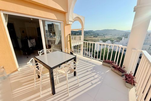 Golden Paradise 75 by homeprive Smuk og komfortabel lejlighed med fælles pool i Javea, Costa Blanca, Spanien for 2 personer. Lejligheden ligger i et boligområde nær stranden, tæt på restauranter, barer, supermarkeder, og kun 25 m fra stranden....