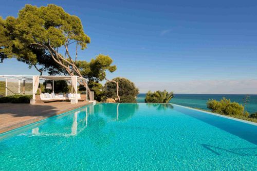 Villa Brisa del Mar - Luxury Villa on the Beach  -Amaizing Vila yang nyaman di Sitges, Costa Dorada, Spanyol dengan kolam renang pribadi untuk 12 orang. Rumah ini terletak di daerah pantai yang rural, berhutan, urban, dan pegunungan, serta berjarak 500 m dari pantai....