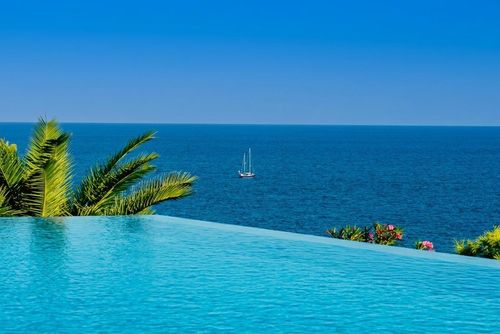 Villa Brisa del Mar - Luxury Villa on the Beach  -Amaizing Bequeme Villa in Sitges, Costa Dorada, Spanien, mit privatem Pool für 12 Personen. Das Haus befindet sich in einer ländlichen, bewaldeten, urbanen und bergigen Strandgegend und ist 500 m vom Strand entfernt....