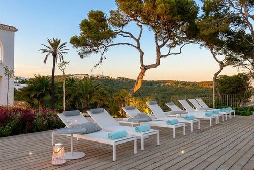 Villa Brisa del Mar - Luxury Villa on the Beach  -Amaizing Comfortable villa in Sitges, Costa Dorada, Spain with private pool for 12 persons. The house is situated in a rural, wooded, urban and mountainous beach area and is 500 m from the beach....