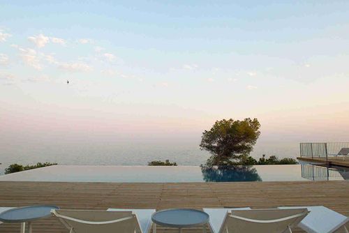 Villa Brisa del Mar - Luxury Villa on the Beach  -Amaizing Comfortable villa in Sitges, Costa Dorada, Spain with private pool for 12 persons. The house is situated in a rural, wooded, urban and mountainous beach area and is 500 m from the beach....