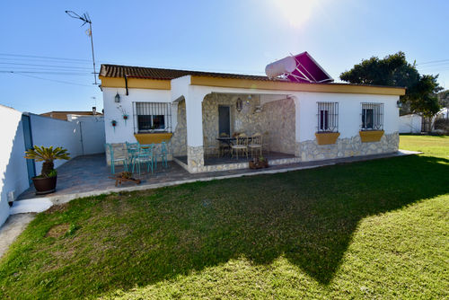 La Alberca Villa rústica y alegre con piscina privada en Chiclana de la Frontera, Costa de la Luz, España, para 10 personas. La casa está situada en una zona rural cerca de la playa, a 4 km de la playa de La Barrosa....