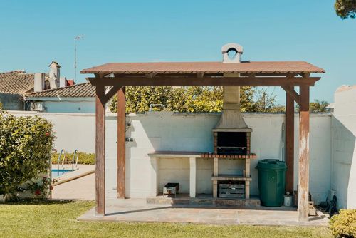 La Alberca Villa rústica y alegre con piscina privada en Chiclana de la Frontera, Costa de la Luz, España, para 10 personas. La casa está situada en una zona rural cerca de la playa, a 4 km de la playa de La Barrosa....