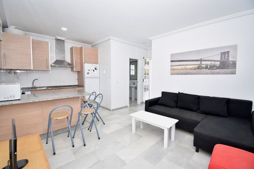 Las Quintas Classic and nice apartment in Chiclana de la Frontera, Costa de la Luz, Spain with a communal pool for 4 persons. The apartment is situated in a residential beach area, close to shops, supermarkets and a tennis court, and is 1 km from Playa La Barrosa beach....