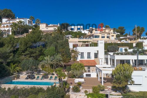 Villa Las Morairas Schöne und luxuriöse Villa mit beheiztem Pool in Moraira, Costa Blanca, Spanien, für 6 Personen. Die Villa befindet sich in einem Küsten- und Wohngebiet und ist 3 km vom Strand entfernt....