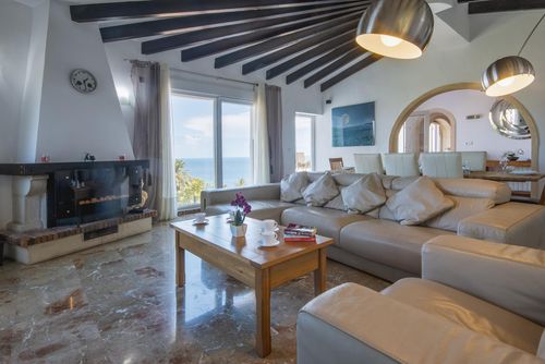 Villa Suria 8 pax Lovely and comfortable luxury villa with private pool in Jávea, Costa Blanca, Spain for 8 persons. The villa is situated in a coastal, hilly and residential area and at 1 km from La Barraca, Jávea beach....