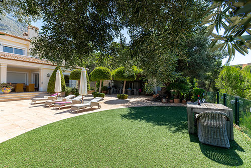 Beauty Altea Komfortabelt feriehus med privat pool i Altea, Costa Blanca, Spanien til 8 personer. Huset ligger i et landligt, beboelses- og bjergrigt område og er 4 km fra Playa la Olla strand....