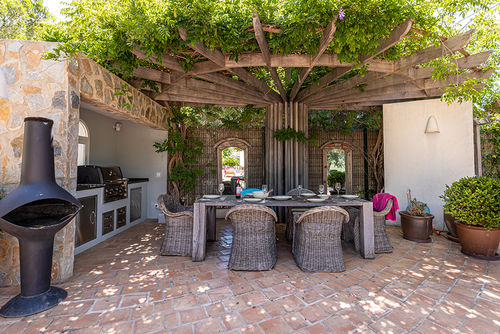 Beauty Altea Cómoda casa de vacaciones con piscina privada en Altea, Costa Blanca, España, para 8 personas. La casa está situada en una zona rural, residencial y montañosa, a 4 km de la playa de Playa la Olla....