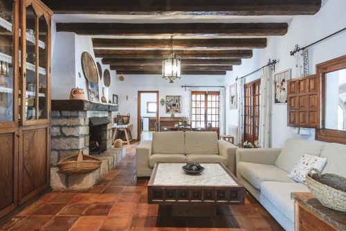 Alison 4 Amplia y clásica villa con piscina privada en Jávea, Costa Blanca, España para 4 personas. La casa está situada en una zona residencial de playa....