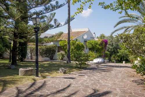 Alison 4 Large and classic villa with private pool in Jávea, Costa Blanca, Spain for 4 people. The house is situated in a residential beach area....