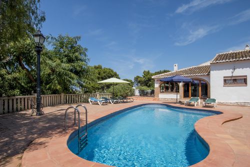 Alison 6 Grote en klassieke villa met privézwembad in Jávea, Costa Blanca, Spanje voor 6 personen. Het huis is gelegen in een residentiële strandomgeving....