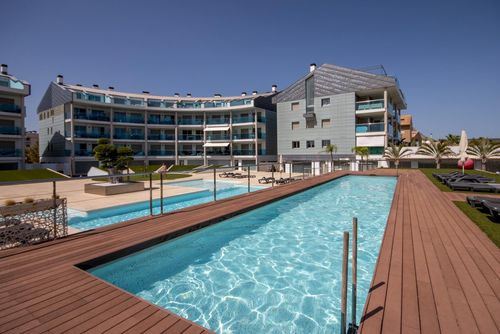 Salacia Modern en comfortabel appartement met gemeenschappelijk zwembad in Jávea, Costa Blanca, Spanje voor 6 personen. Het appartement is gelegen in een residentiële strandwijk, dicht bij restaurants en bars, winkels, supermarkten en een tennisbaan, op 100 m van het Arenal-strand en op 0,1 km van de Middellandse Zee....