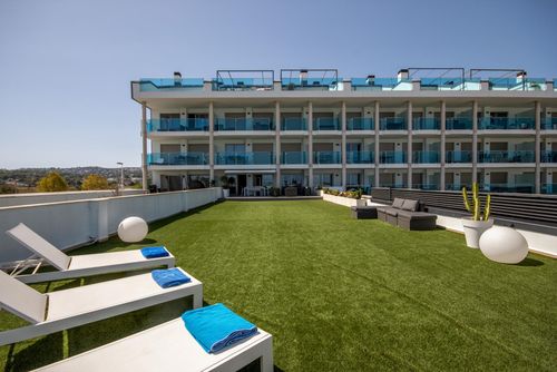 Salacia Modern and comfortable apartment with communal pool in Jávea, Costa Blanca, Spain for 6 persons. The apartment is situated in a residential beach area, close to restaurants and bars, shops, supermarkets and a tennis court, at 100 m from Arenal Beach and at 0....