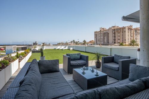 Salacia Apartamento moderno y cómodo con piscina comunitaria en Jávea, Costa Blanca, España, para 6 personas. El apartamento está situado en una zona residencial de playa, cerca de restaurantes y bares, tiendas, supermercados y una pista de tenis, a 100 m de la Playa del Arenal y a 0,1 km del Mar Mediterráneo....