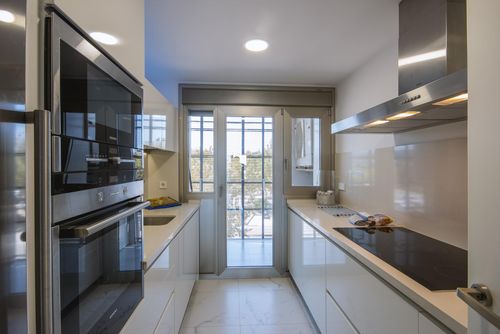 Salacia Modern en comfortabel appartement met gemeenschappelijk zwembad in Jávea, Costa Blanca, Spanje voor 6 personen. Het appartement is gelegen in een residentiële strandwijk, dicht bij restaurants en bars, winkels, supermarkten en een tennisbaan, op 100 m van het Arenal-strand en op 0,1 km van de Middellandse Zee....