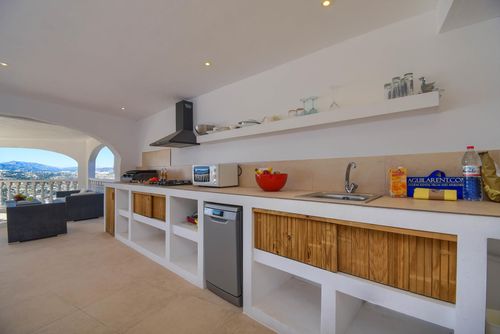 Amarige 4 pax Amplia y bonita villa en Benitachell, Costa Blanca, España con piscina privada para 4 personas. La casa está situada en una zona residencial de playa, a 4 km de la playa Cala Moraig y a 4 km de Poble Nou de Benitachell....
