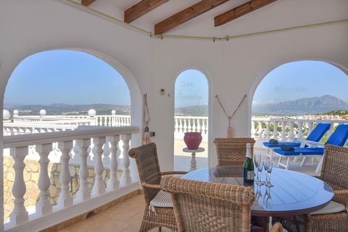Amarige 4 pax Großzügige und schöne Villa mit privatem Pool in Benitachell, Costa Blanca, Spanien, für 4 Personen. Das Haus befindet sich in einem Wohngebiet in Strandnähe, 4 km vom Strand Cala Moraig und 4 km von Poble Nou de Benitachell entfernt....