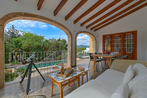 Amphora Casa clásica y acogedora en Jávea, Costa Blanca, España, con piscina privada para 10 personas. La casa está situada en una zona residencial de playa y se encuentra a 4 km de la playa de La Grava, Jávea....