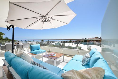 The Hill Collection 5 Maravilloso y lujoso apartamento con piscina comunitaria en Benalmádena, Andalucía, España para 6 personas. El apartamento se encuentra ubicado en un complejo, en una zona residencial y montañosa, cerca de restaurantes y bares, y a 2 km de la Playa de Carvajal....