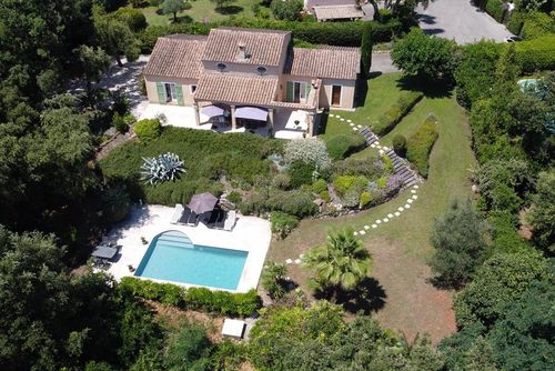 Valbonne Villa en Valbonne, en la Cote d'Azur, Francia  con piscina privada para 6 personas...