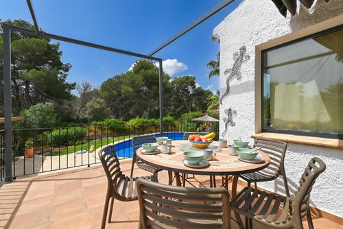 Ancali Schöne und komfortable Villa mit privatem Pool in Javea, Costa Blanca, Spanien für 6 Personen. Das Haus befindet sich in einem Wohngebiet nahe dem Strand und ist 3 km von der Cala de la Barraca, dem Strand von Javea, entfernt....