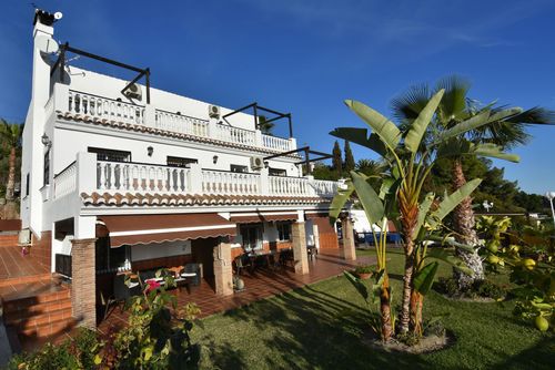 Nerja 003 Mooie en comfortabele villa in Nerja, Costa del Sol, Spanje  met privé zwembad voor 14 personen...