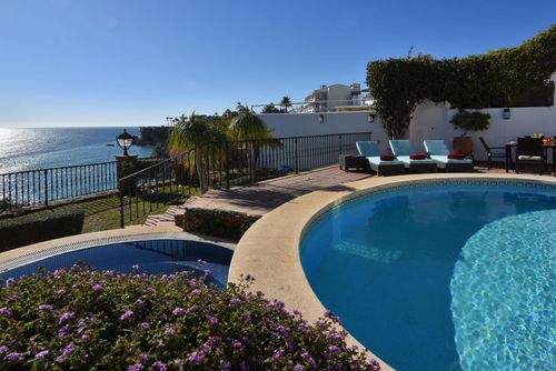 Nerja 055 Belle villa comfortable à Nerja, Costa del Sol, Espagne  avec piscine privée pour 8 personnes...