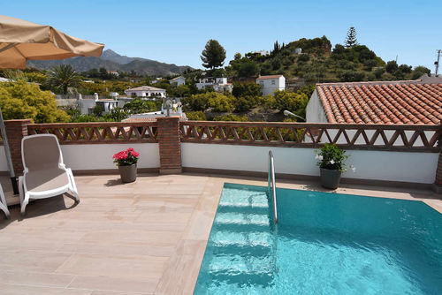 Nerja 008 Schönes und komfortables Ferienhaus mit privatem Pool in Nerja, Costa del Sol, Spanien für 4 Personen. Das Haus befindet sich in einer hügeligen, ländlichen und wohnlichen Strandgegend und ist 4 km vom Burriana-Strand entfernt....