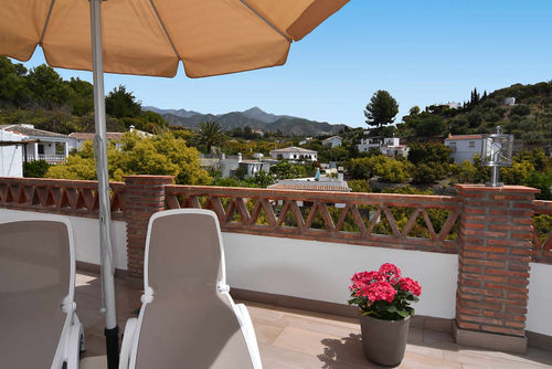 Nerja 008 Smuk og komfortabel feriebolig med privat pool i Nerja, Costa del Sol, Spanien til 4 personer. Huset er beliggende i et kuperet, landligt og beboeligt kystområde og ligger 4 km fra Burriana-stranden....