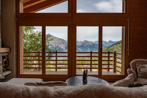 Chalet Kudu - Jacuzzi - Sauna - Views: La Tzoumaz, 4 Vallees, Switzerland. Livingroom and Mountain views