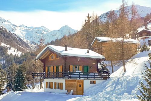 Chalet les Marmottes Lovely and comfortable holiday house in La Tzoumaz, Four Valleys, Switzerland for 10 persons. The house is situated in a mountainous area and within 500 m from the ski slope....
