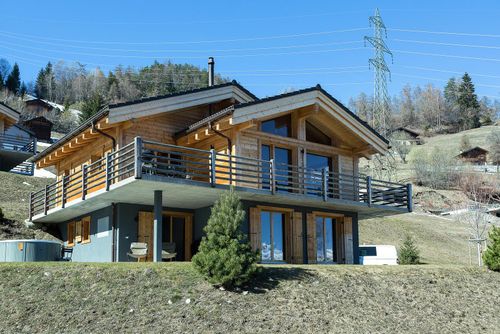 Chalet Aramis - Jacuzzi - Views Modernes und fröhliches Ferienhaus in La Tzoumaz, Vier Täler, Schweiz für 8 Personen. Das Haus befindet sich in einer bergigen Gegend....