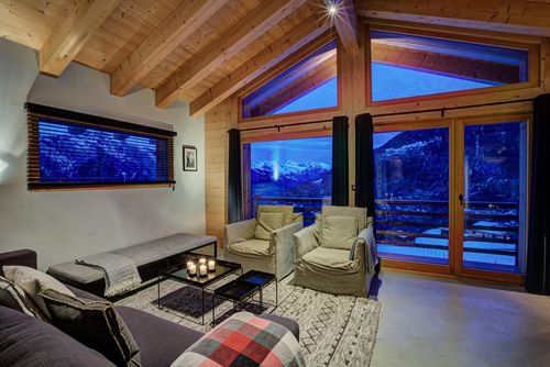 Chalet Aramis - Jacuzzi - Views Modernes und fröhliches Ferienhaus in La Tzoumaz, Vier Täler, Schweiz für 8 Personen. Das Haus befindet sich in einer bergigen Gegend....