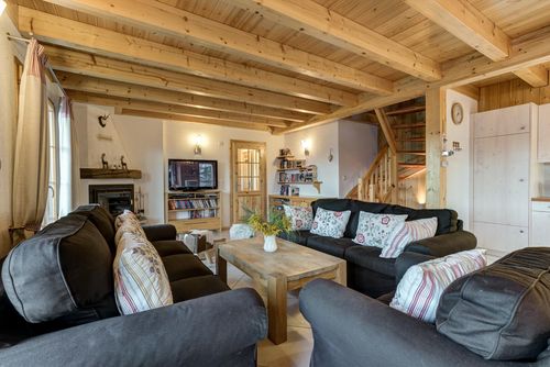 Chalet Aurelia Uroczy i radosny dom wakacyjny w La Tzoumaz, 4 Doliny, Szwajcaria, dla 9 osób. Dom znajduje się w górzystym terenie, zaledwie 50 m od stoku narciarskiego....