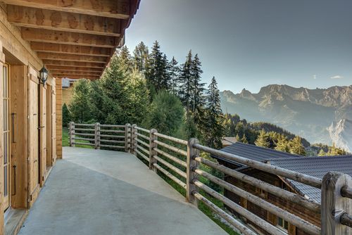 Chalet Aurelia Schönes und freundliches Ferienhaus in La Tzoumaz, 4 Täler, Schweiz für 9 Personen. Das Haus befindet sich in einer bergigen Gegend und nur 50 m von der Skipiste entfernt....
