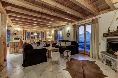 Chalet Aurelia Schönes und freundliches Ferienhaus in La Tzoumaz, 4 Täler, Schweiz für 9 Personen. Das Haus befindet sich in einer bergigen Gegend und nur 50 m von der Skipiste entfernt....