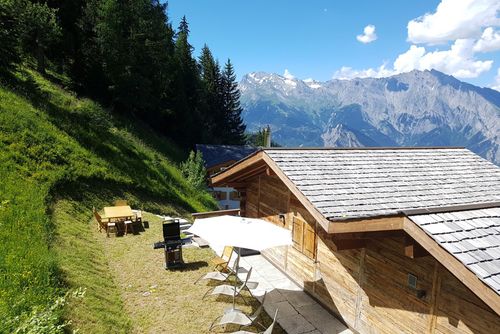 The Big Bear Casa de férias moderna e confortável em La Tzoumaz, 4 Vallees, Switzerland para 10 pessoas...