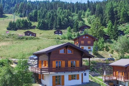 Chalet OnThePiste Location de vacances classique et confortable à La Tzoumaz, 4 Vallees, Suisse pour 8 personnes...