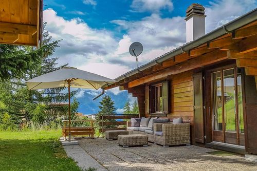 Chalet Par le Travers Location de vacances rustique et confortable à La Tzoumaz, 4 Vallees, Suisse pour 8 personnes...