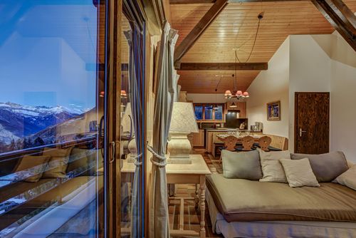 Chalet Par le Travers Location de vacances rustique et confortable à La Tzoumaz, 4 Vallees, Suisse pour 8 personnes...