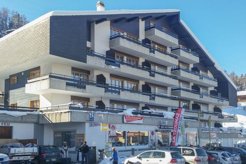 Penthouse 36 Savoleyres Lovely and cheerful apartment in La Tzoumaz, 4 Valleys, Switzerland for 8 persons. The apartment is situated in a mountainous area, close to restaurants, bars, and supermarkets, within 50 m from the ski slope and within 50 m from the ski lift....