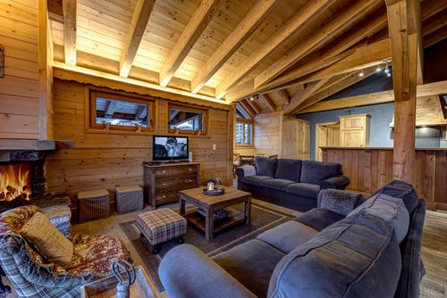 The Penthouse Matins St Laurent Schönes und luxuriöses Apartment in La Tzoumaz, Vier Täler, Schweiz für 12 Personen. Das Apartment befindet sich in einer bergigen Gegend, in der Nähe von Restaurants, Bars und Supermärkten, nur 50 m von der Skipiste und 500 m von der Skilift entfernt....